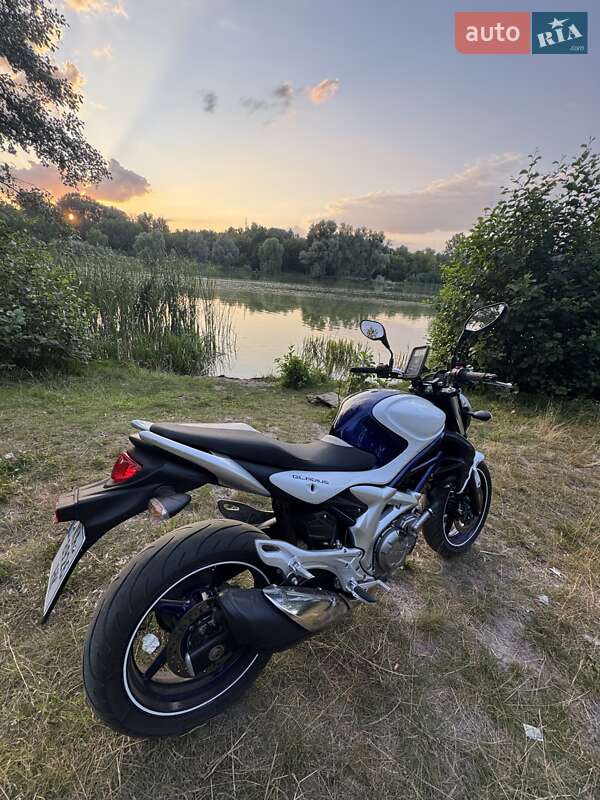 Мотоцикл Без обтікачів (Naked bike) Suzuki Gladius 400 2010 в Києві