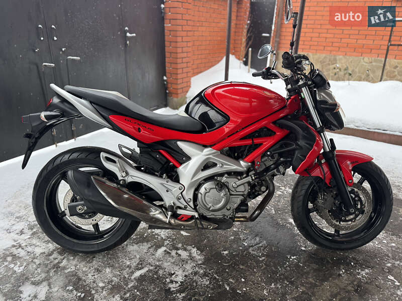 Suzuki Gladius 400 2012