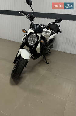 Спортбайк Suzuki Gladius 400 2012 в Рокитном
