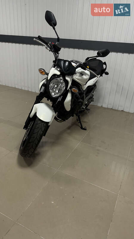 Suzuki Gladius 400