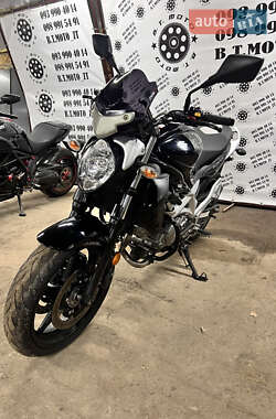 Мотоцикл Спорт-туризм Suzuki Gladius 650 2010 в 