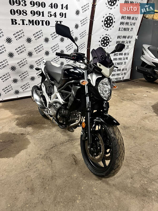 Мотоцикл Спорт-туризм Suzuki Gladius 650 2010 в 