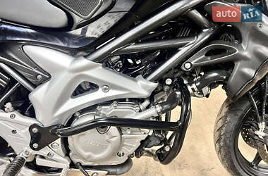 Мотоцикл Спорт-туризм Suzuki Gladius 650 2010 в 