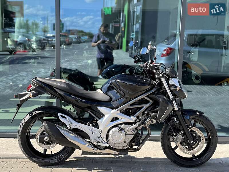 Мотоцикл Без обтекателей (Naked bike) Suzuki Gladius 650 2010 в 