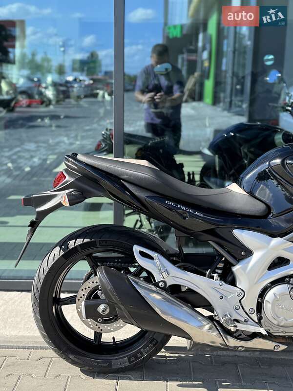 Мотоцикл Без обтекателей (Naked bike) Suzuki Gladius 650 2010 в Ровно фото 26 Мотоцикл Без обтекателей (Naked bike) Suzuki Gladius 650 2010 в Ровно