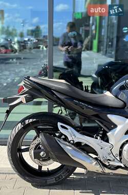 Мотоцикл Без обтекателей (Naked bike) Suzuki Gladius 650 2010 в 