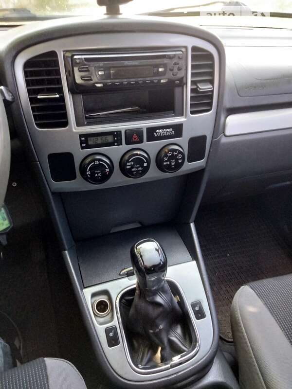 Седан Suzuki Grand Vitara 2004 в Козове