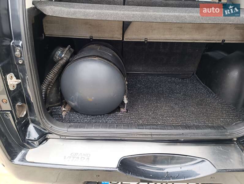 Внедорожник / Кроссовер Suzuki Grand Vitara 2006 в Первомайске