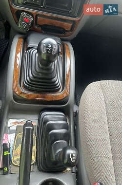Позашляховик / Кросовер Suzuki Grand Vitara 2001 в 