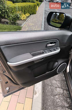 Внедорожник / Кроссовер Suzuki Grand Vitara 2014 в 