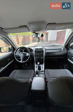 Позашляховик / Кросовер Suzuki Grand Vitara 2009 в 