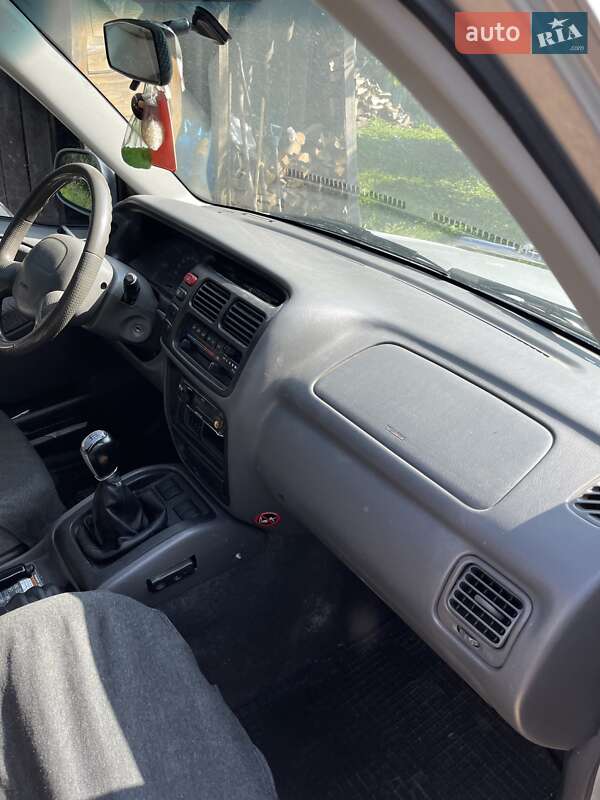 Внедорожник / Кроссовер Suzuki Grand Vitara 2001 в Ужгороде