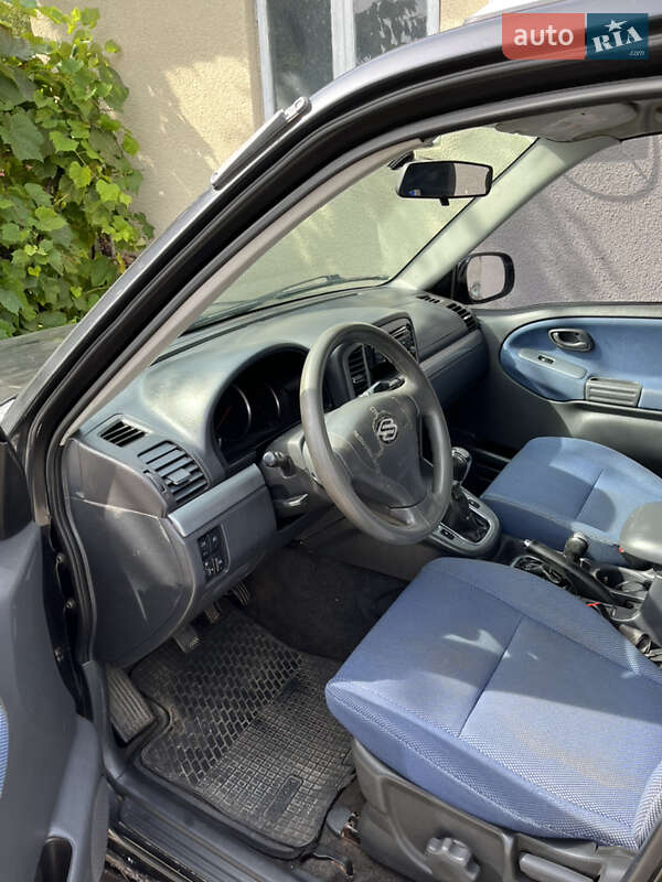 Седан Suzuki Grand Vitara 2004 в Козове