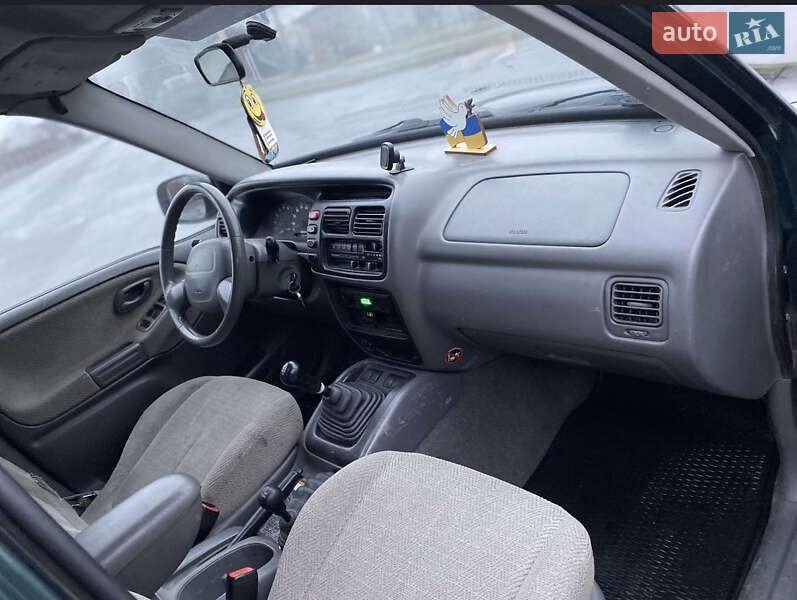 Внедорожник / Кроссовер Suzuki Grand Vitara 2004 в Киеве