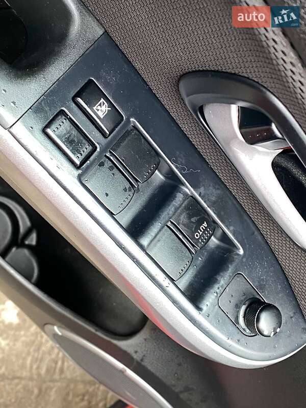 Позашляховик / Кросовер Suzuki Grand Vitara 2010 в Києві фото 23 Позашляховик / Кросовер Suzuki Grand Vitara 2010 в Києві