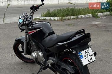 Мотоцикл Без обтікачів (Naked bike) Suzuki GS 500 2005 в 