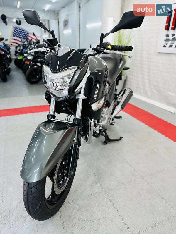 Спортбайк Suzuki GSR 250 2013 в Одессе