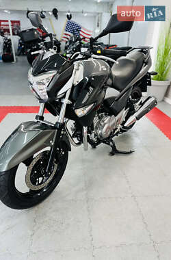 Спортбайк Suzuki GSR 250 2013 в 