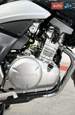 Спортбайк Suzuki GSR 250 2013 в 