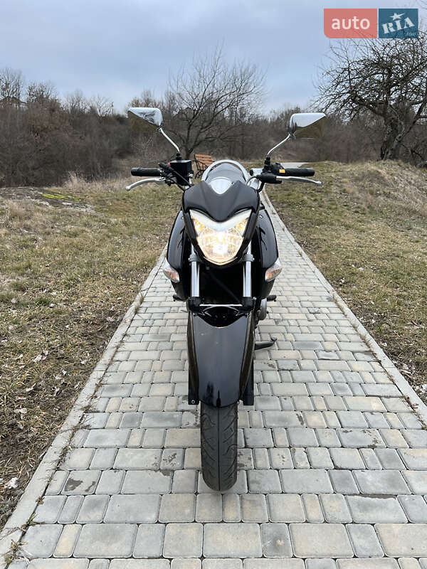 Мотоцикл Классік Suzuki GSR 250 2016 в 