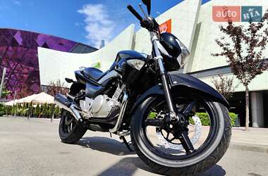 Мотоцикл Без обтекателей (Naked bike) Suzuki GSR 250 2016 в 