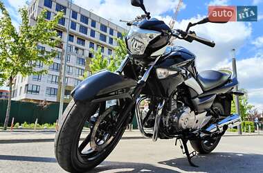 Мотоцикл Без обтекателей (Naked bike) Suzuki GSR 250 2016 в 