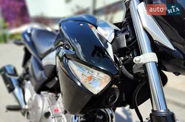 Мотоцикл Без обтекателей (Naked bike) Suzuki GSR 250 2016 в 