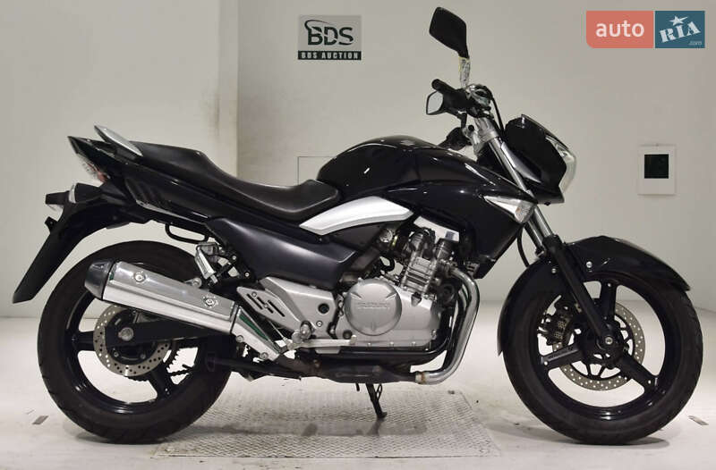 Suzuki GSR 250 2012