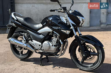 Мотоцикл Без обтекателей (Naked bike) Suzuki GSR 250 2012 в Сновске