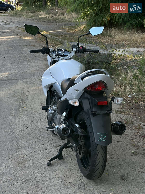 Мотоцикл Без обтекателей (Naked bike) Suzuki GSR 250 2015 в Киеве
