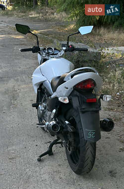 Мотоцикл Без обтекателей (Naked bike) Suzuki GSR 250 2015 в 