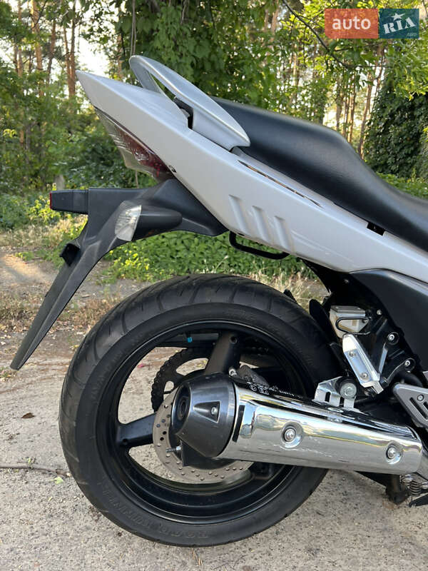 Мотоцикл Без обтекателей (Naked bike) Suzuki GSR 250 2015 в Киеве