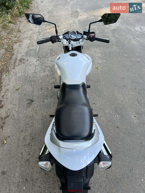 Мотоцикл Без обтекателей (Naked bike) Suzuki GSR 250 2015 в Киеве