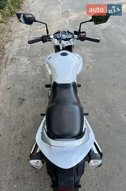 Мотоцикл Без обтекателей (Naked bike) Suzuki GSR 250 2015 в 