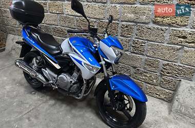 Мотоцикл Без обтекателей (Naked bike) Suzuki GSR 250 2014 в 