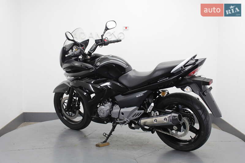 Мотоцикл Спорт-туризм Suzuki GSR 250 2016 в Гнивани