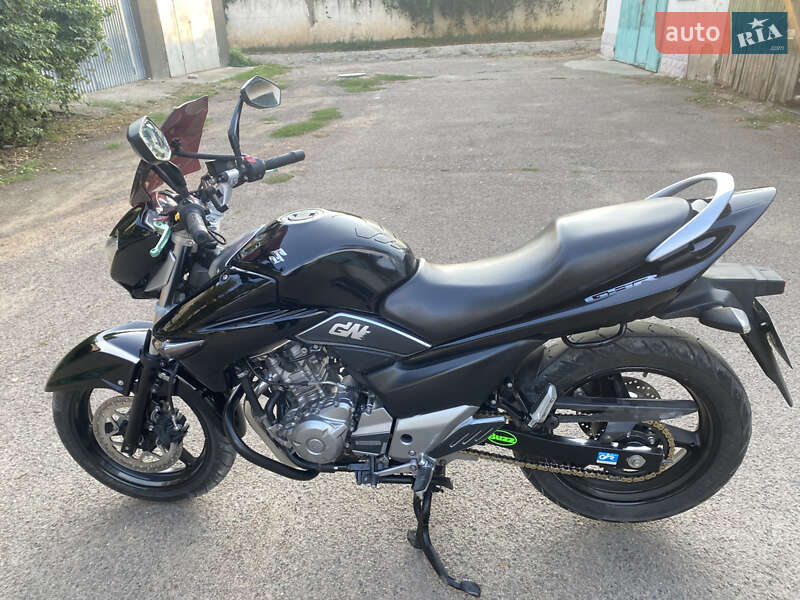 Мотоцикл Классік Suzuki GSR 250 2016 в Ямполі фото Мотоцикл Классік Suzuki GSR 250 2016 в Ямполі