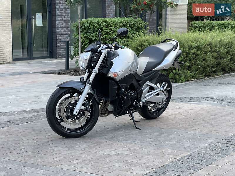 Suzuki GSR 600 2010