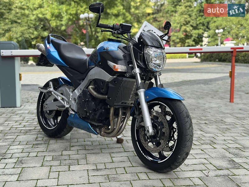 Мотоцикл Классик Suzuki GSR 600 2006 в 