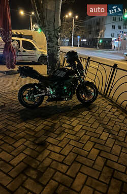 Мотоцикл Без обтекателей (Naked bike) Suzuki GSR 600 2009 в 