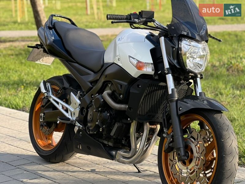 Suzuki GSR 600 2010