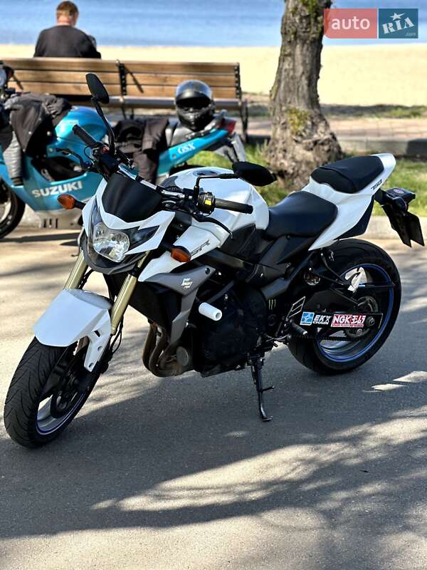 Мотоцикл Без обтекателей (Naked bike) Suzuki GSR 750 2014 в Верхнеднепровске