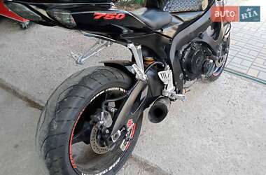 Спортбайк Suzuki GSR 750 2011 в 