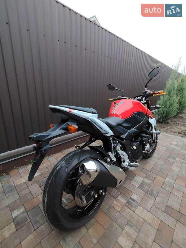 Мотоцикл Без обтекателей (Naked bike) Suzuki GSR 750 2016 в Белогородке фото 15 Мотоцикл Без обтекателей (Naked bike) Suzuki GSR 750 2016 в Белогородке
