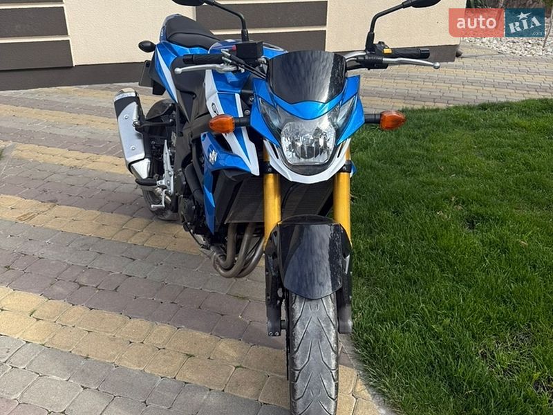 Suzuki GSR 750 2015