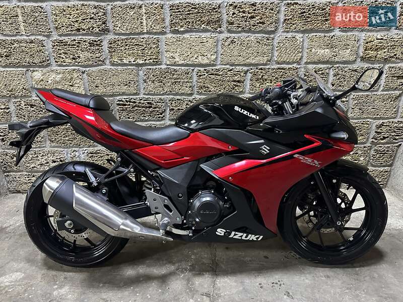 Suzuki GSX 250R 2023