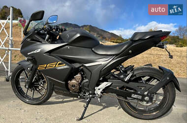 Спортбайк Suzuki GSX 250R 2022 в 