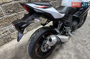 Спортбайк Suzuki GSX 250R 2023 в  фото 2 Спортбайк Suzuki GSX 250R 2023 в