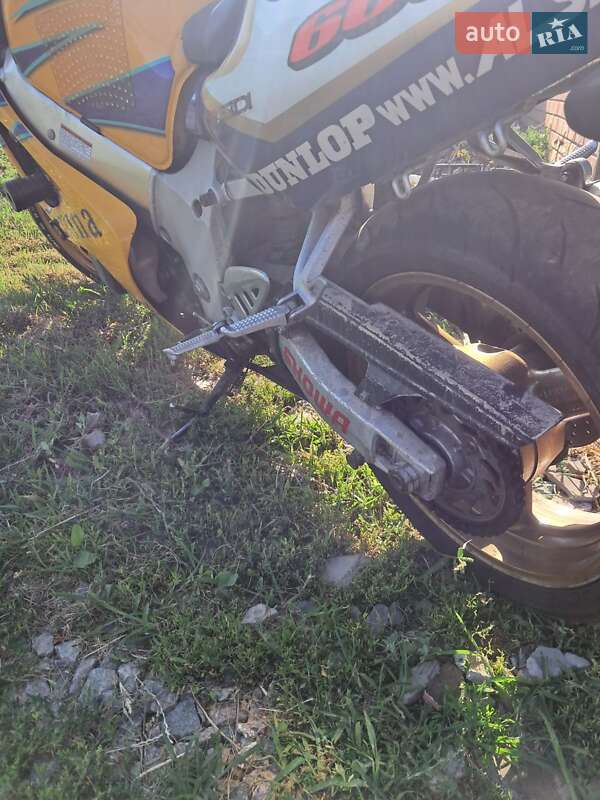 Спортбайк Suzuki GSX 600F 2000 в Обухове