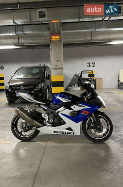 Спортбайк Suzuki GSX-R 1000 2005 в 